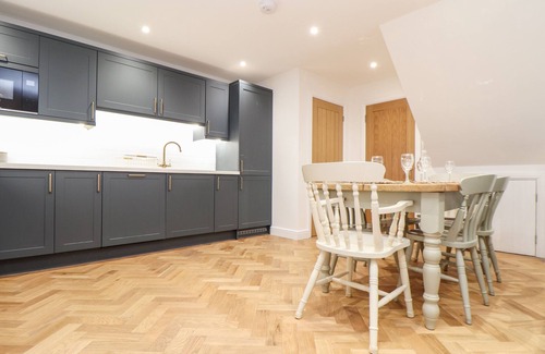 Newquay Cottage | WILDWOOD, pet friendly, with open fire in Newquay