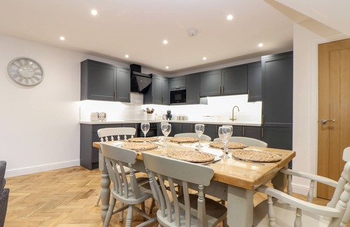 Newquay Cottage | WILDWOOD, pet friendly, with open fire in Newquay