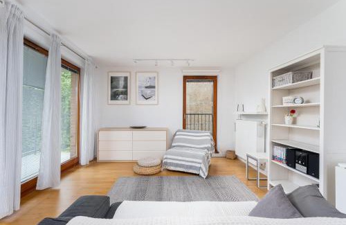 Zakrzowek Apartment | Wilga Park Homely Apartment by BookingHost