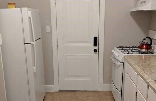 Vollintine-Evergreen Apartment | Willett 1 Adorable Two bedroom
