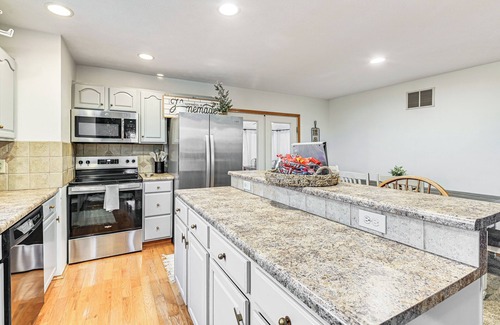 Williamstown House | Williamstown Gem w/Private Pool & Hot Tub!