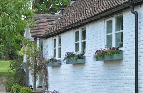 Tonbridge Cottage | * Willow Cottage * Child Friendly Holidays. DISCOUNTS available -call!