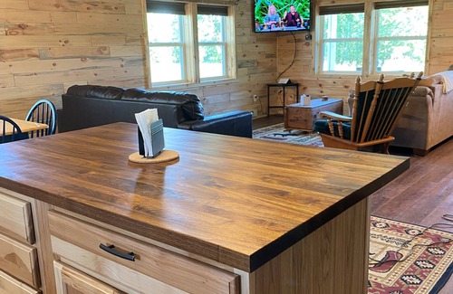 Annapolis Cabin | Willow Creek Cabin