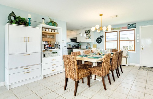 Bermuda Beach House | Willy's Place: 3rd Row Gulf View Home with Updated Interior & Rooftop Sun Deck