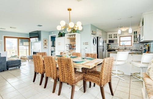 Bermuda Beach House | Willy's Place: 3rd Row Gulf View Home with Updated Interior & Rooftop Sun Deck