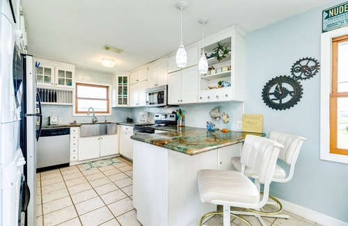 Bermuda Beach House | Willy's Place: 3rd Row Gulf View Home with Updated Interior & Rooftop Sun Deck