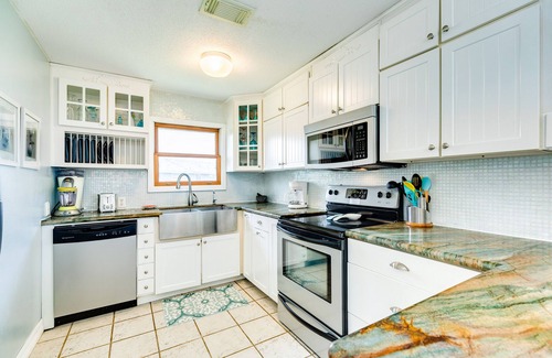 Bermuda Beach House | Willy's Place: 3rd Row Gulf View Home with Updated Interior & Rooftop Sun Deck