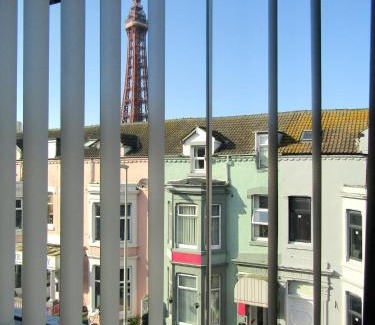 Blackpool Town Center Bed & Breakfast | Wilsons Hotel - Blackpool Tower View
