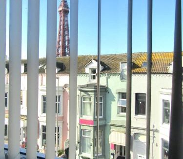 Blackpool Town Center Bed & Breakfast | Wilsons Hotel - Blackpool Tower View