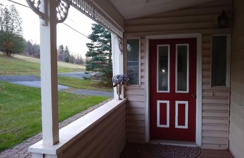 Hensonville House | WINDHAM HOME SLEEPS 10 - 1 MILE TO SLOPES !