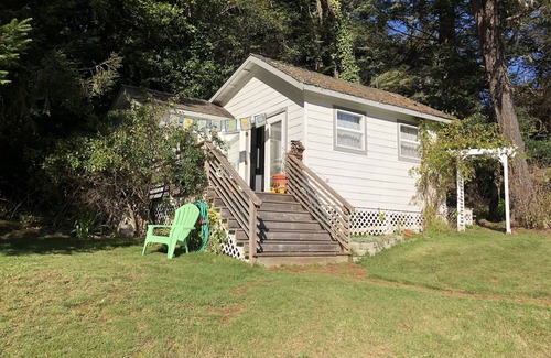 Trinidad Cottage | Windrose Cottage -Quiet & Romantic Near Beach!