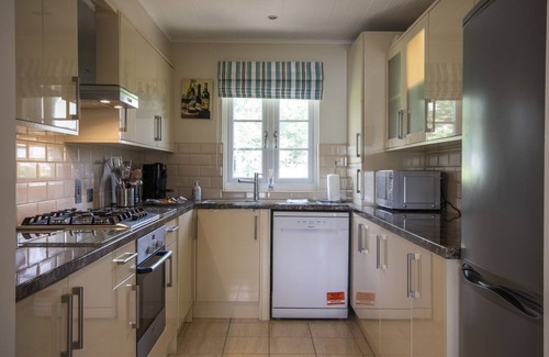 South Cerney House | Windrush Lake 82, Puffin Lodge (P)