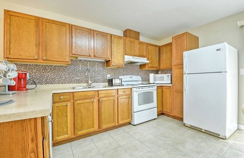 Woodslee House | Windsor 5 beds 3 baths minutes from the Battery Plant