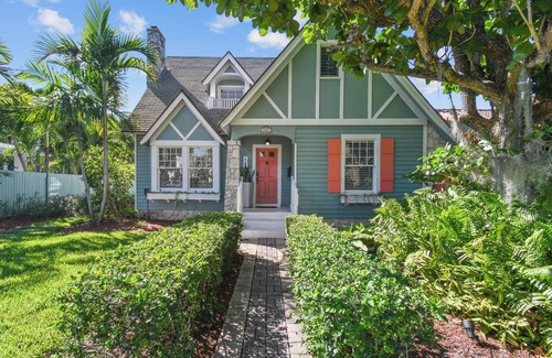 Parrot Cove House | Windsor House - Quaint Home Near Beach, Golf & Downtown