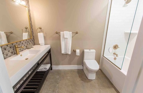 Tyler Park Apartment | Windsor Suite 206 at The Bellwether Hotel