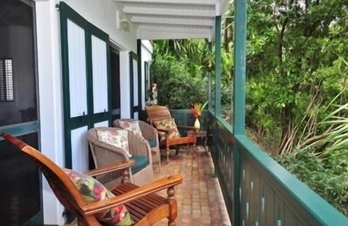 Estate Calabash Boom Villa | Windwardside: Quiet, Great View, Hot Tub, elegantly appointed, lush gardens