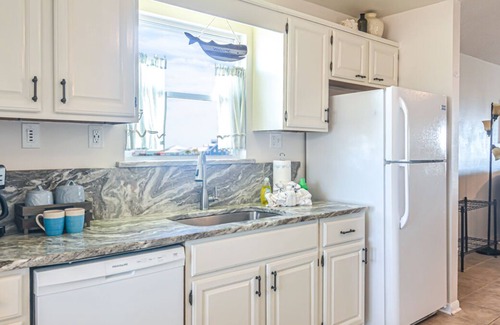 Alabama Gulf Coast House | Windy Cove! Plenty of room for the whole family. 5 minute walk to the beach!