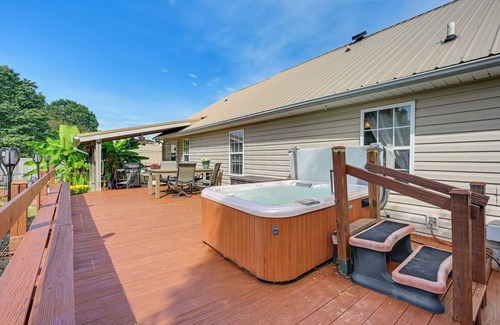 Lexington House | Wine & BBQ Trail Fun: Home w/Hot Tub in Lexington