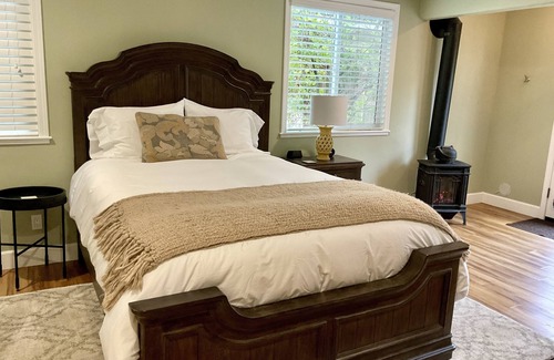 Santa Rosa House | Wine Country Retreat w Pool & Spa - Near Vineyards