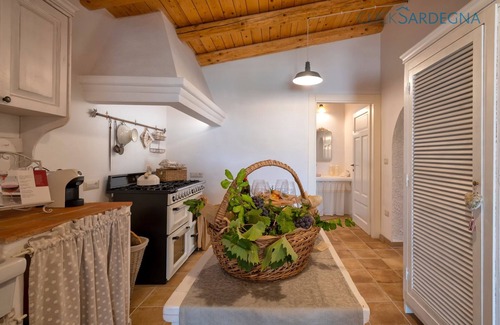 Mores Cottage | Wine Estates Shardana Luxury Cottage With Pool