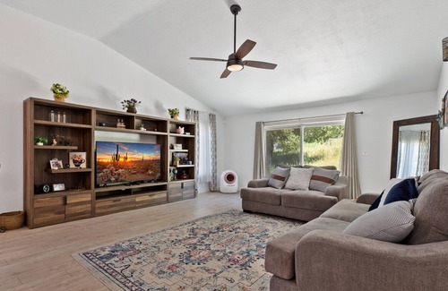 Valley Springs House | Wine tasting, hiking, fishing, lakes, mountains