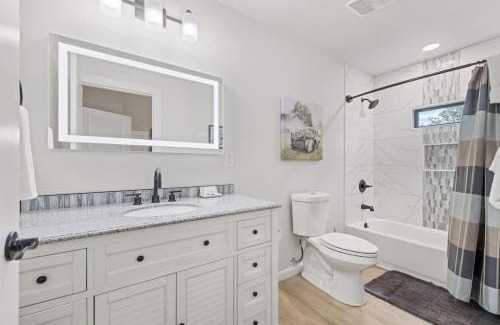 Fredericksburg House | Winecup Waterfront Cottage