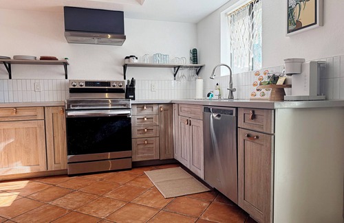 Cottonwood-Verde Village House | Wineries, Sedona, Jerome, Verde River, Home on nature preserve