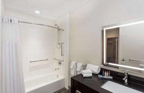 Doral Hotel | Wingate By Wyndham Miami Airport