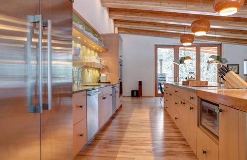 Golden House | WINNER OF TOP 10 VACATION HOMES 2022!