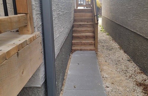 East Kildonan House | Winnipeg Radiant Home - A peaceful neighborhood with separate entrance