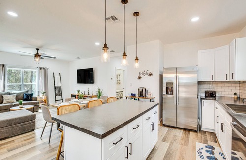 Winnsboro House | Winnsboro Barndominium w/Fire Pit & Large Deck!