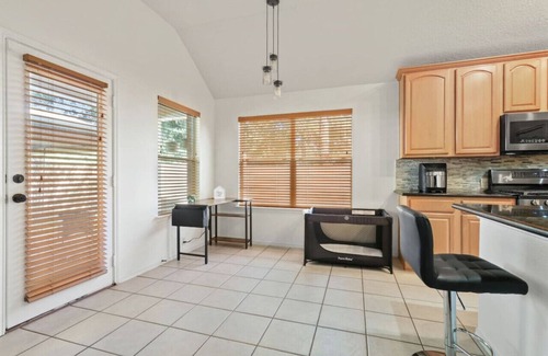 Cinco Ranch House | Winter Cozy Stay: Family & Corporate Friendly