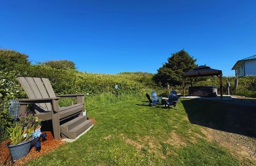 Moclips House | Winters by the Sea - Hot tub - Fenced in yard
