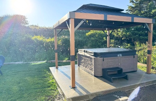 Moclips House | Winters by the Sea - Hot tub - Fenced in yard