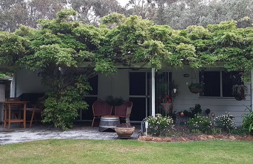 Deepdene Cottage | Wisteria Cottage Augusta