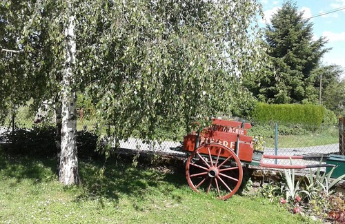 Dompierre-les-Eglises Apartment | Wisteria Cottage suitable for 3 adults.