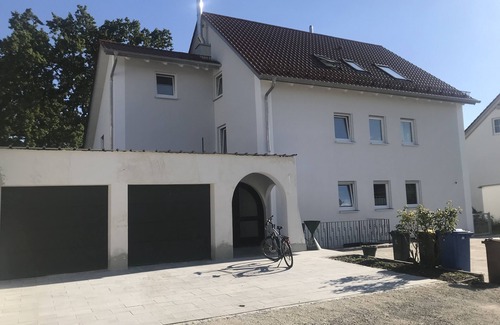 Dasing Apartment | Wohnung Anika 2 - Helle Ferienwohnung mit Wohnküche und kostenfreiem WLAN