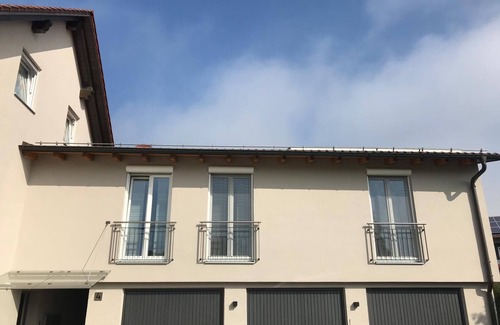 Dasing Apartment | Wohnung Orange - Helle FeWo mit gemütlicher Sitzecke und kostenfreiem WLAN