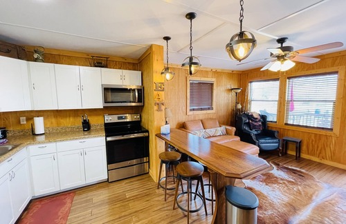 Marble Falls Cottage | Wolf Creek Lodge in Beautiful Marble Falls Texas