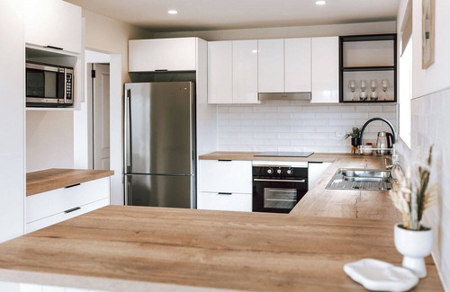 Swansea House | Wombat Hollow - Freycinet Holiday Houses