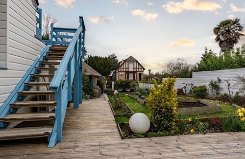 Merville-Franceville-Plage House | Wonderful private villa for 10 people with WIFI, TV, terrace and pets allowed