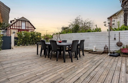 Merville-Franceville-Plage House | Wonderful private villa for 10 people with WIFI, TV, terrace and pets allowed