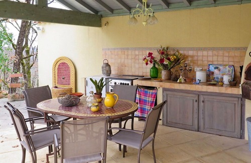 Terrasson-la-Villedieu Villa | Wonderful private villa for 4 guests with WIFI, pool, TV, terrace and parking