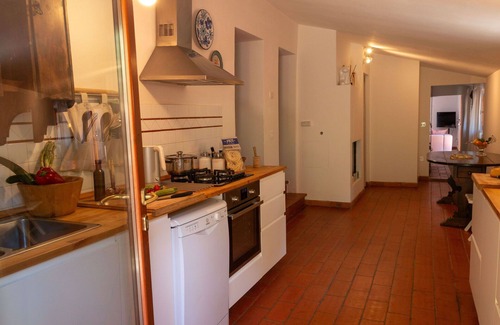 Terranuova Bracciolini Villa | Wonderful private villa with A/C, private pool, hot tub, WIFI, TV, patio and pets allowed