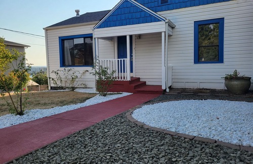 Bremerton House | Wonderful 3-bedroom house with water view