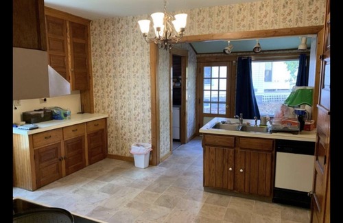 Oneonta House | Wonderful 4 bedroom home with WiFi in lovely Oneonta. Only 2 with beds currently
