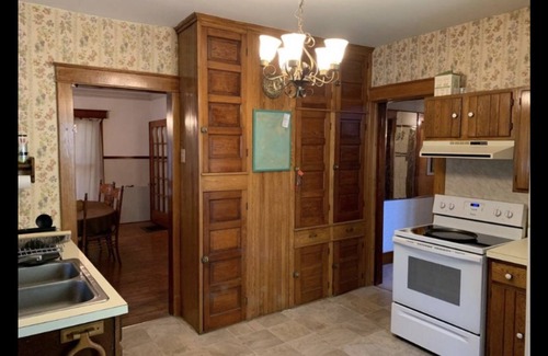 Oneonta House | Wonderful 4 bedroom home with WiFi in lovely Oneonta. Only 2 with beds currently
