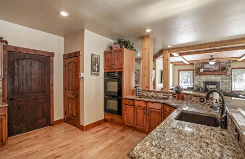 McCall House | Wonderful 5 bdrm cabin on 1acre wooded lot with stream