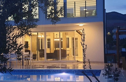 Rudine Villa | Wonderful 5-bedroom villa with swimming pool in Kaštel near Trogir and Split