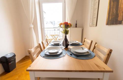 Funfhaus Apartment | Wonderful apartment close to City Centre With Porch